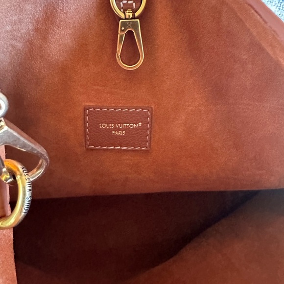 Louis Vuitton Low Key Hobo PM - Picture 6 of 14